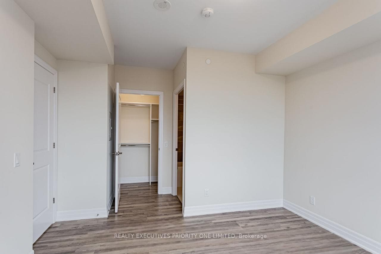 9075 Jane Street Unit 809 photo 16