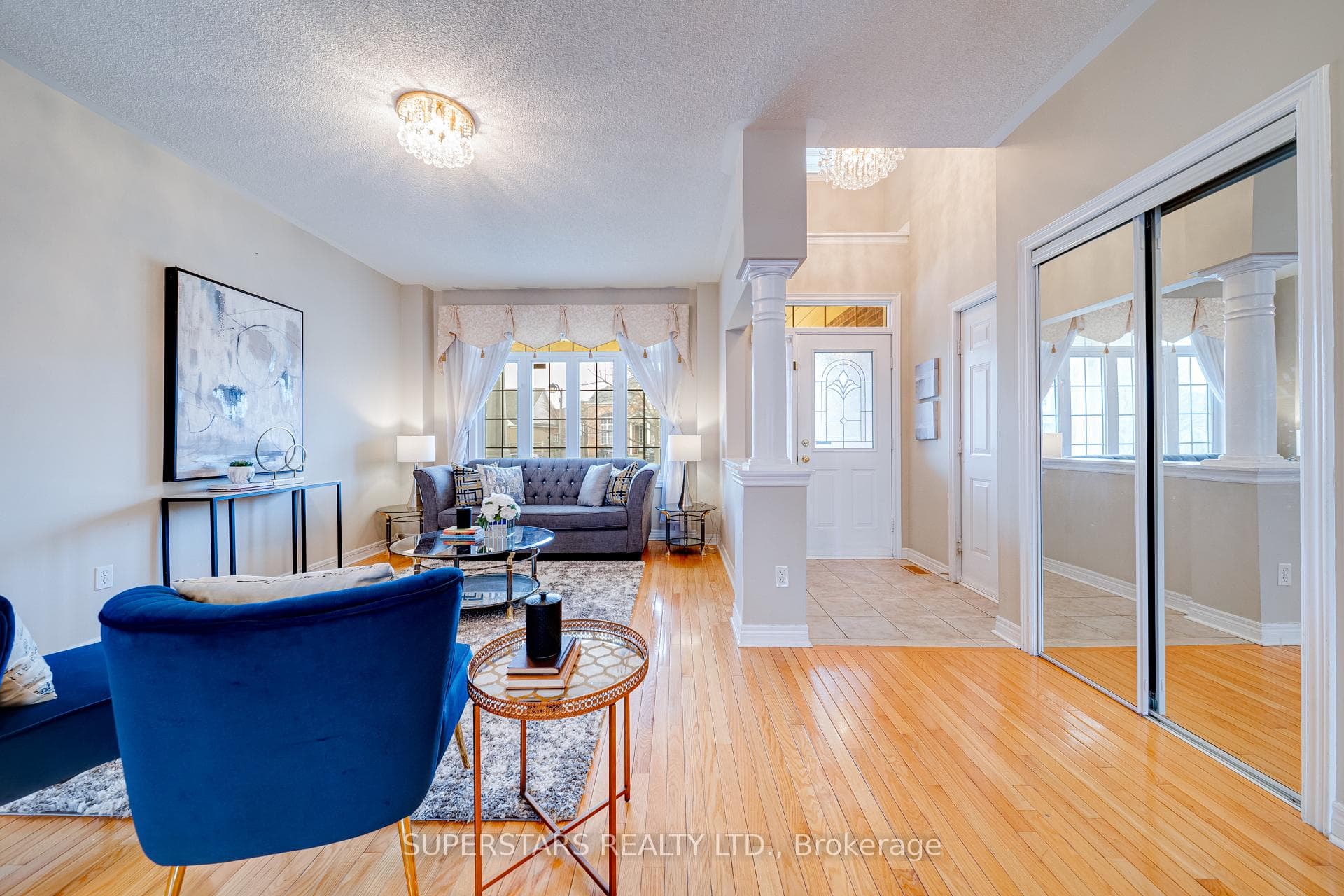 211 Stonebridge Drive photo 4