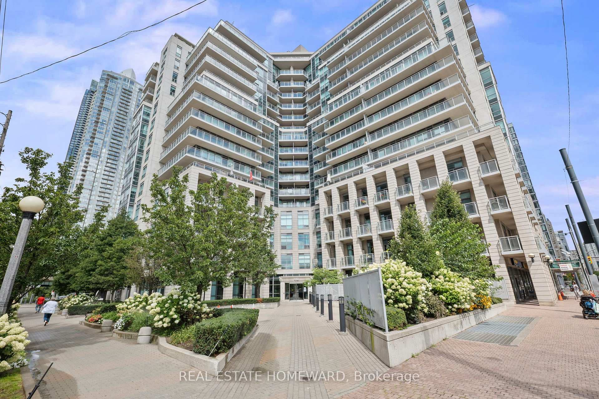 410 Queens Quay Unit 413 photo 1