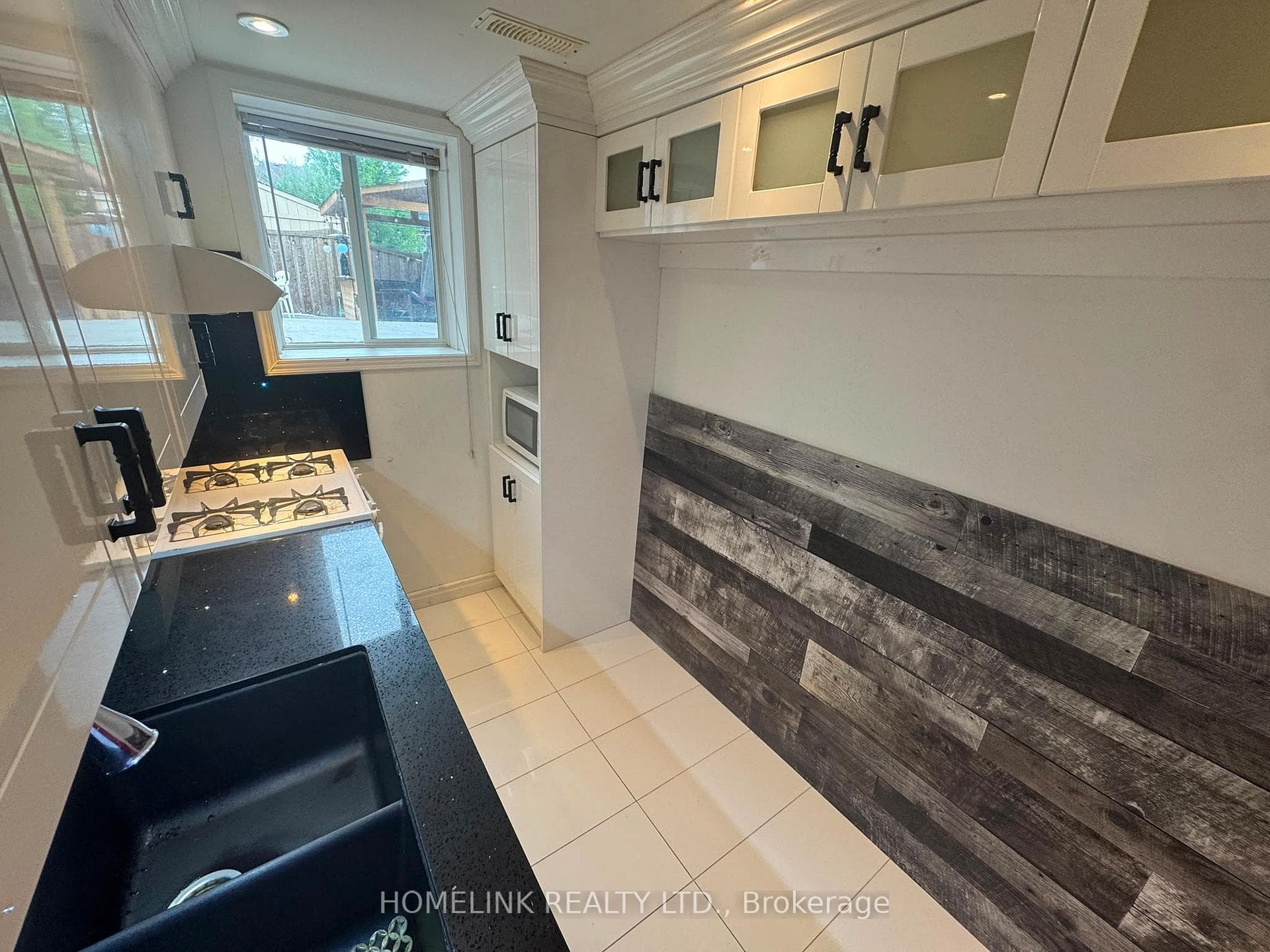 1115 Silverfox Court photo 10