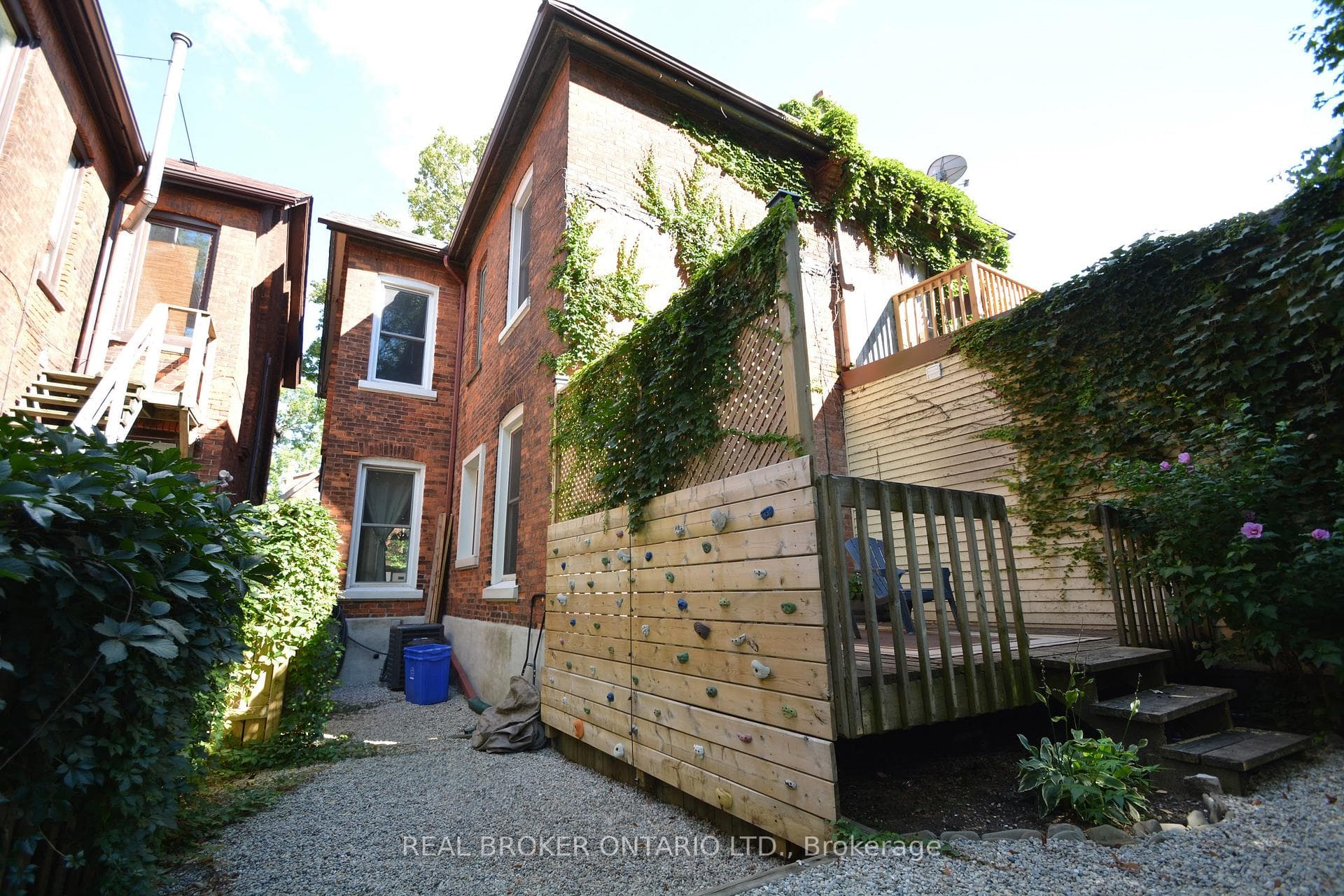 132 Grant Avenue photo 20