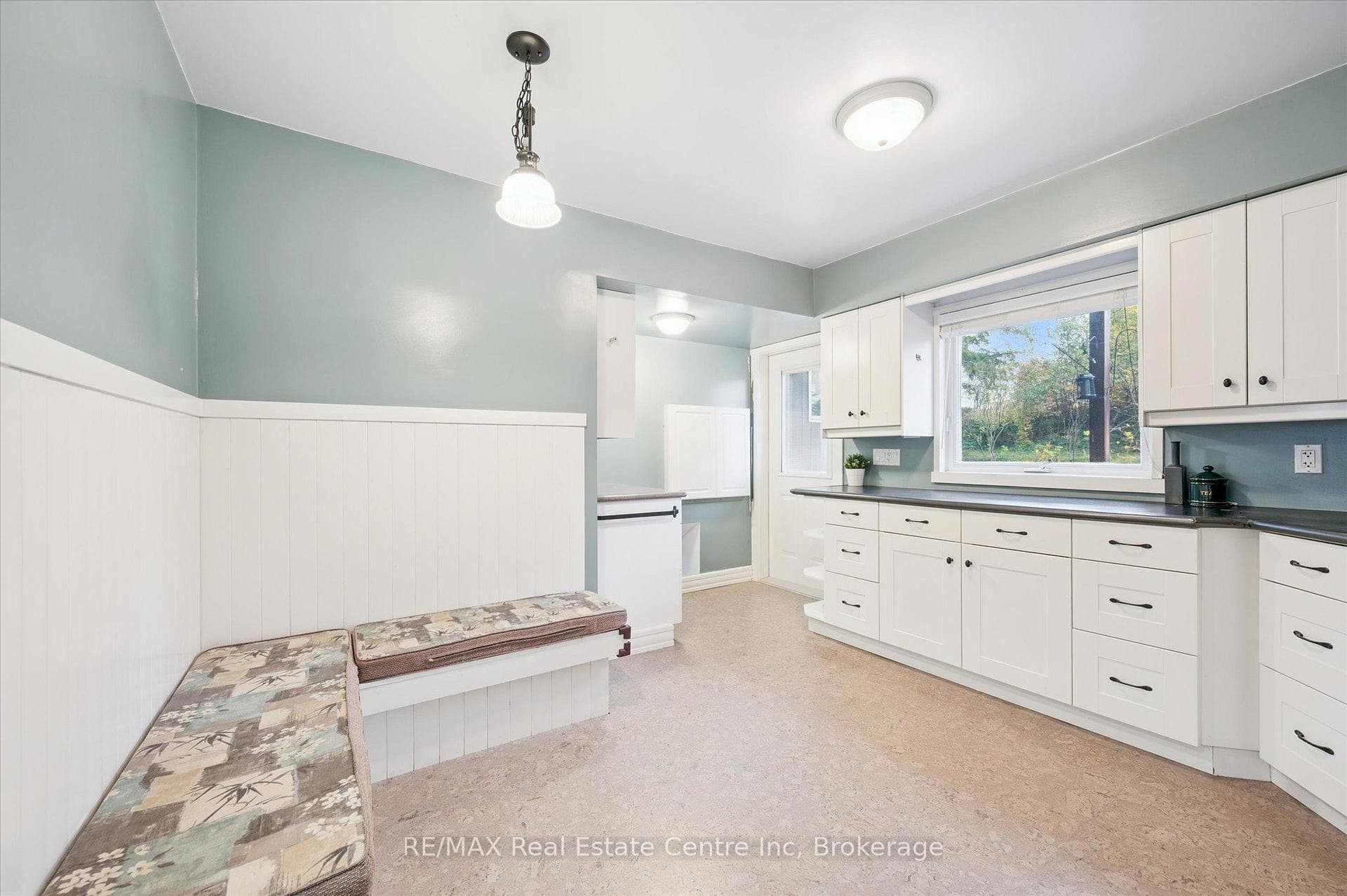 500 WATSON Parkway photo 11
