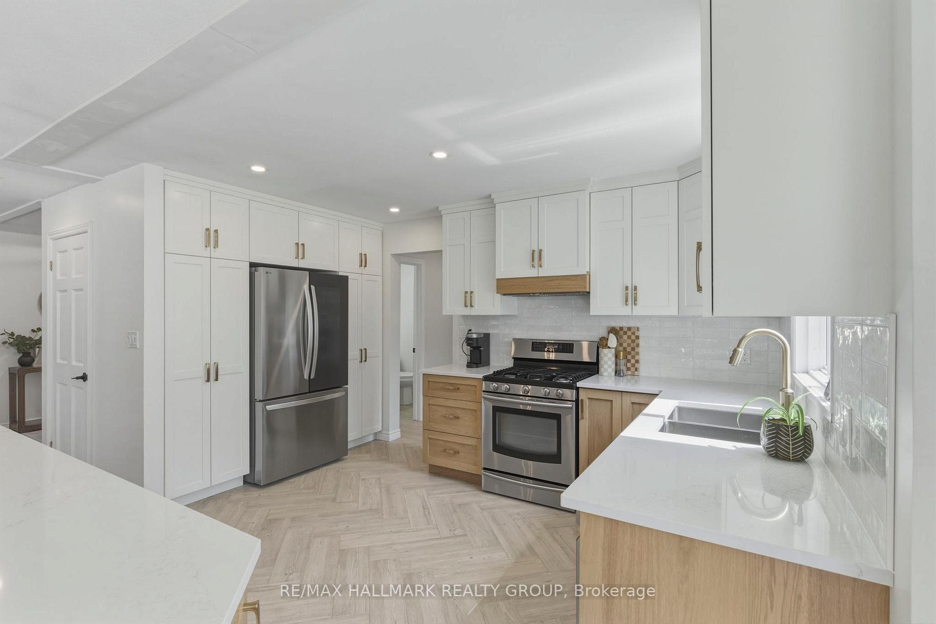 408 Yole Crescent photo 12