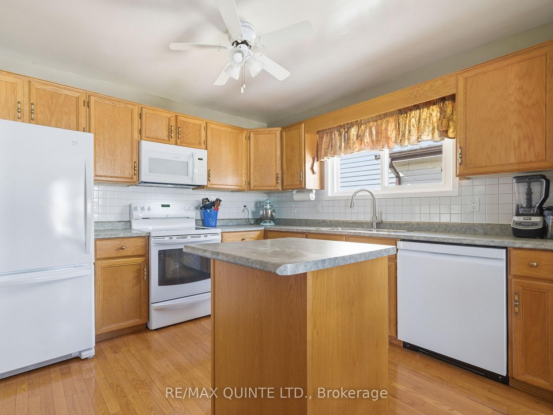 10 Loraine Avenue photo 17