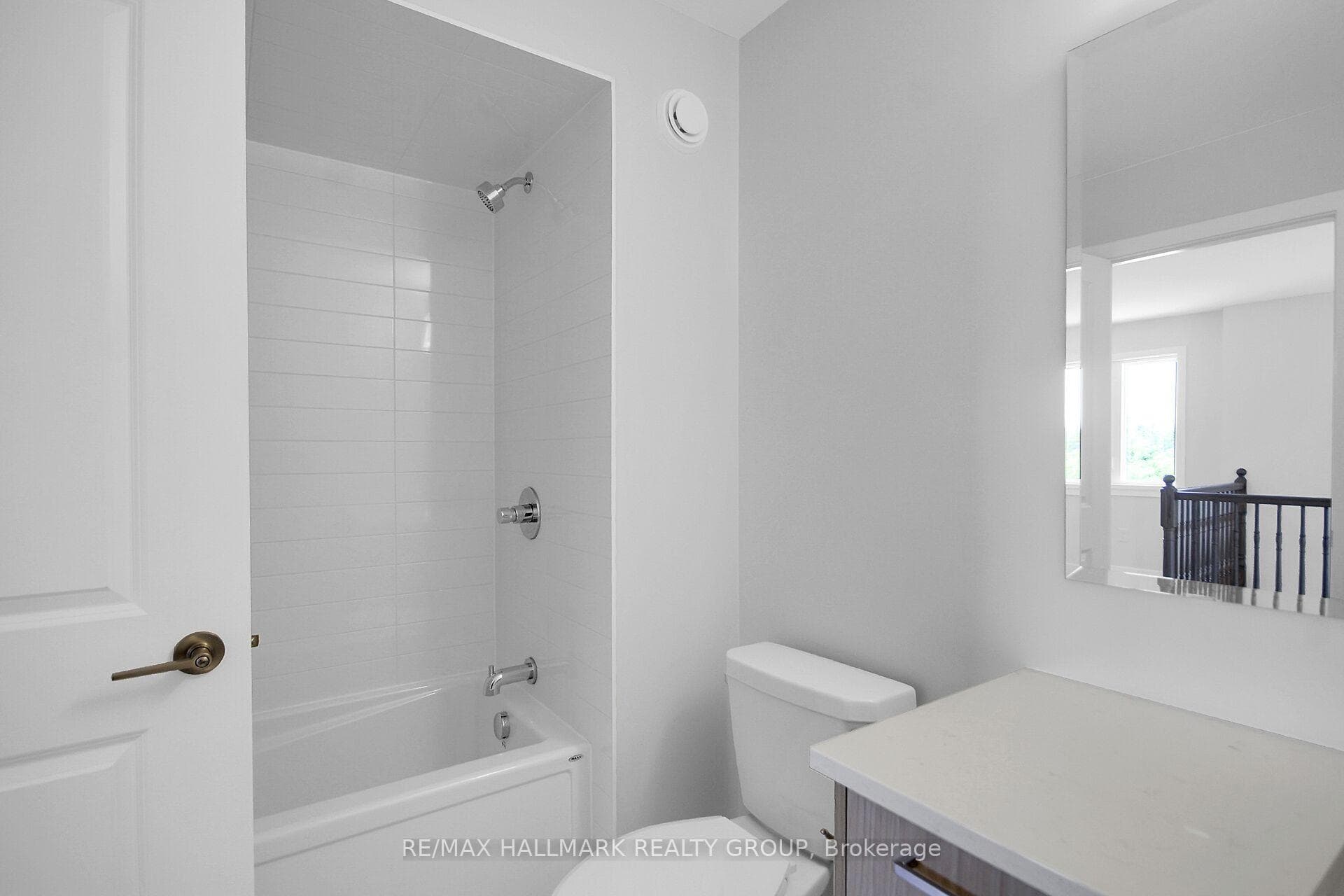 749 NEWSTEAD Crescent photo 39