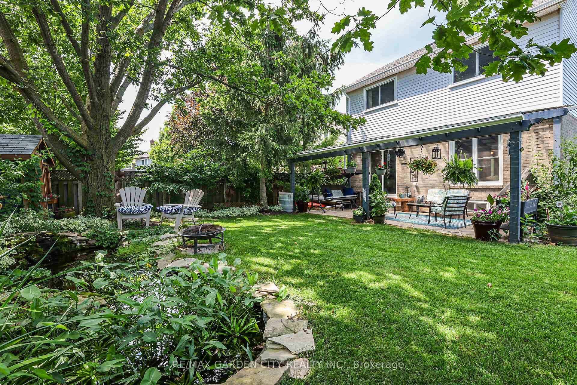 Gorgeous lush backyard