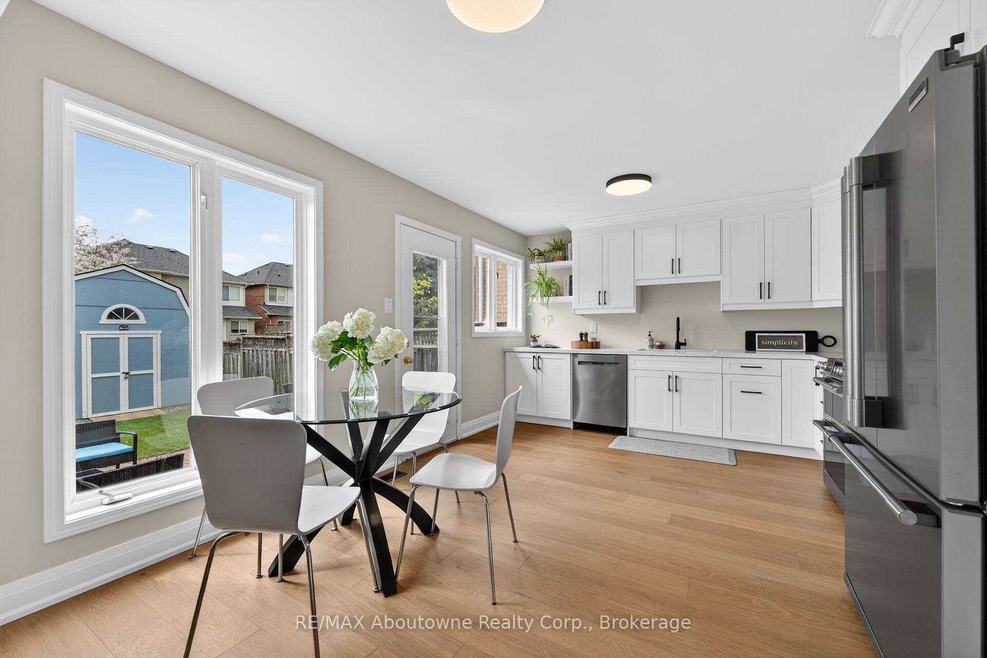 2385 Guildstone Crescent photo 7