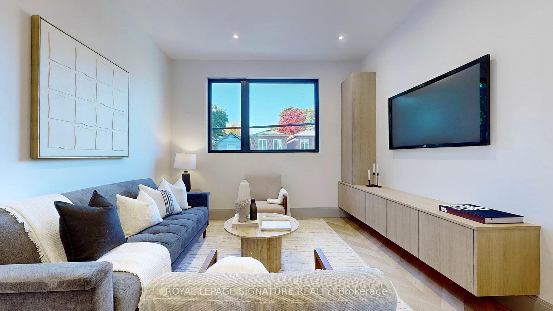 82 Gough Avenue Unit Laneway photo 4