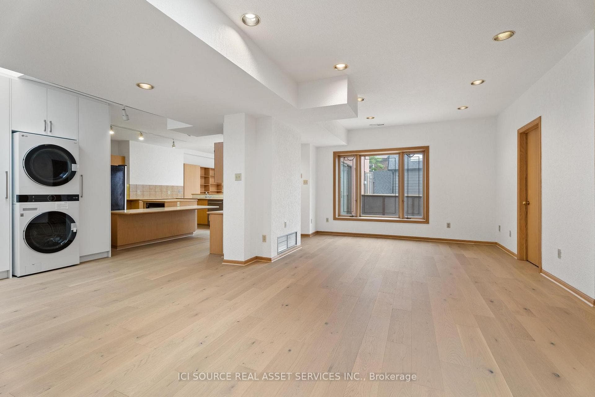 574 St Clair Avenue Unit Upper photo 14