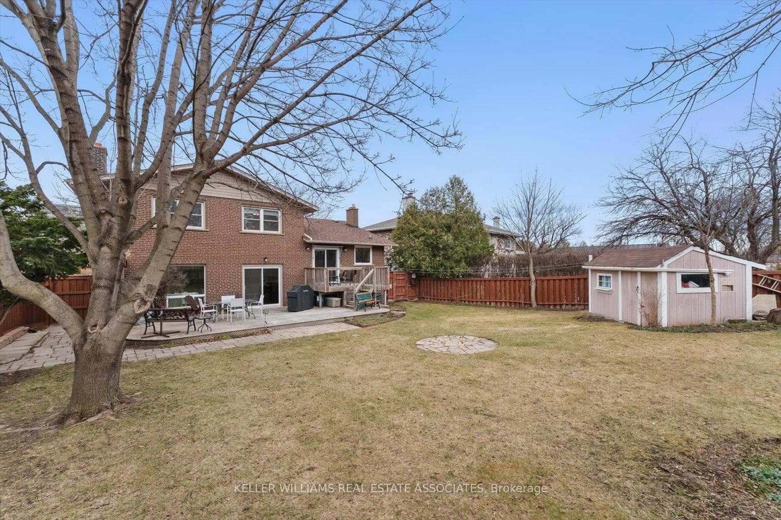 982 Streamway Crescent photo 41