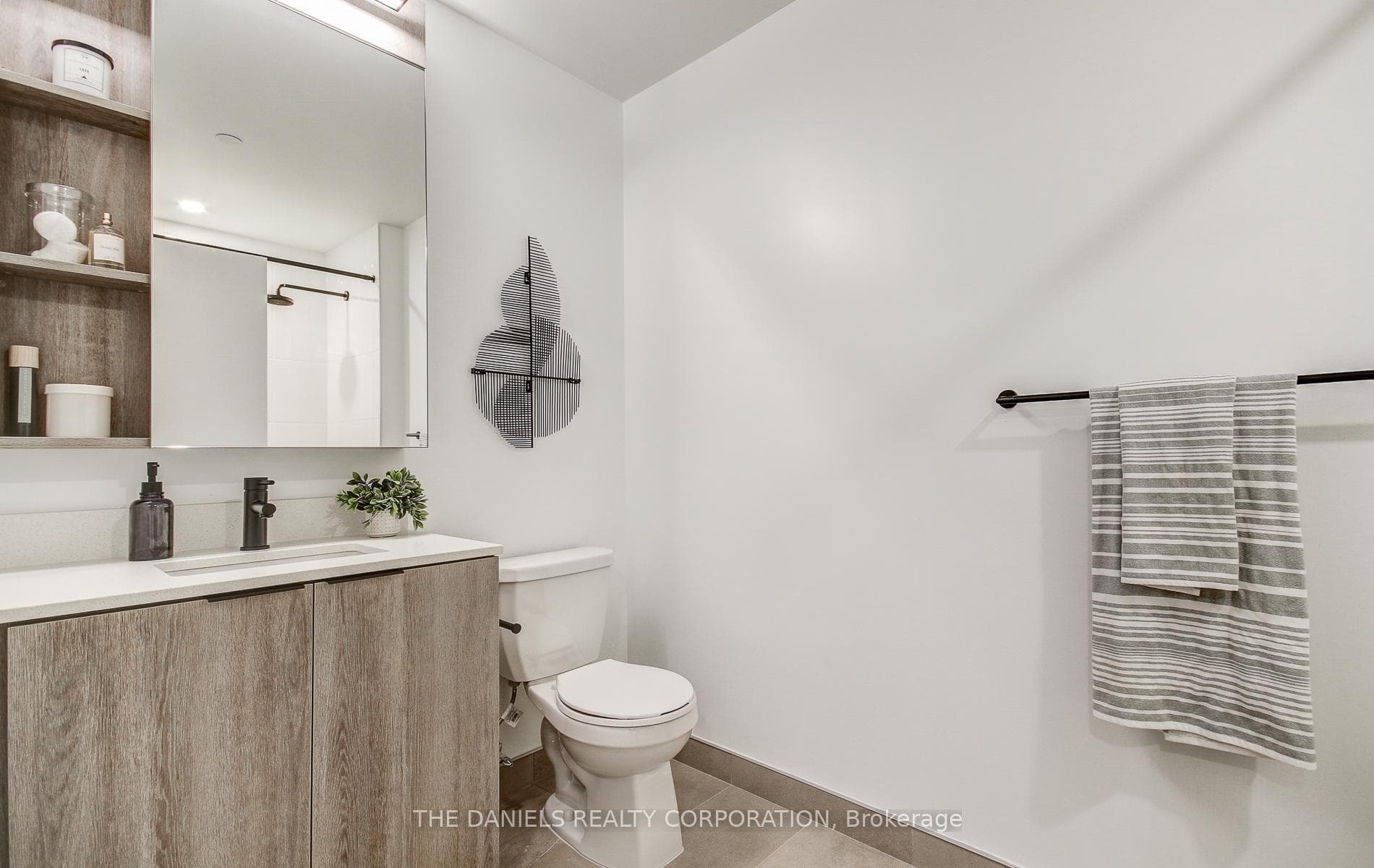 2495 Eglinton Avenue Unit 517 photo 5