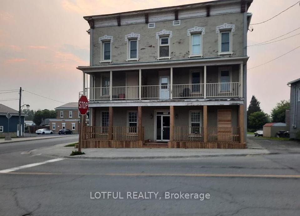 2084 Dundas Street Unit 3 photo 1