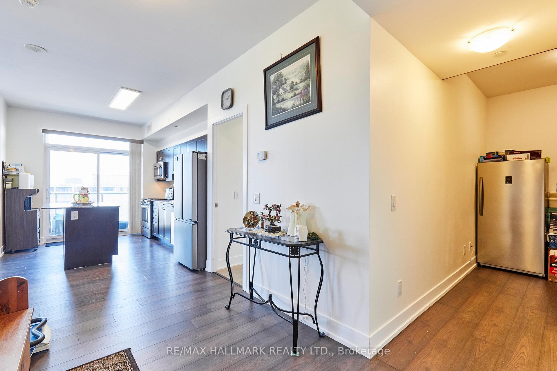 1215 Bayly Street Unit 1604 photo 3