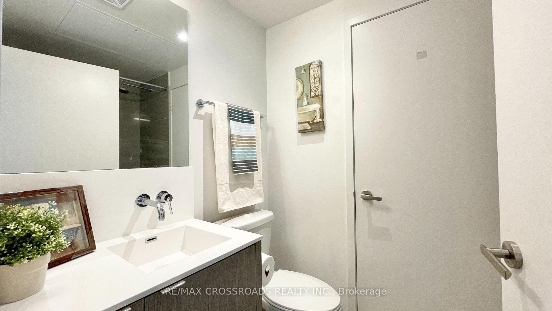 88 Harbour Street Unit 3205 photo 21