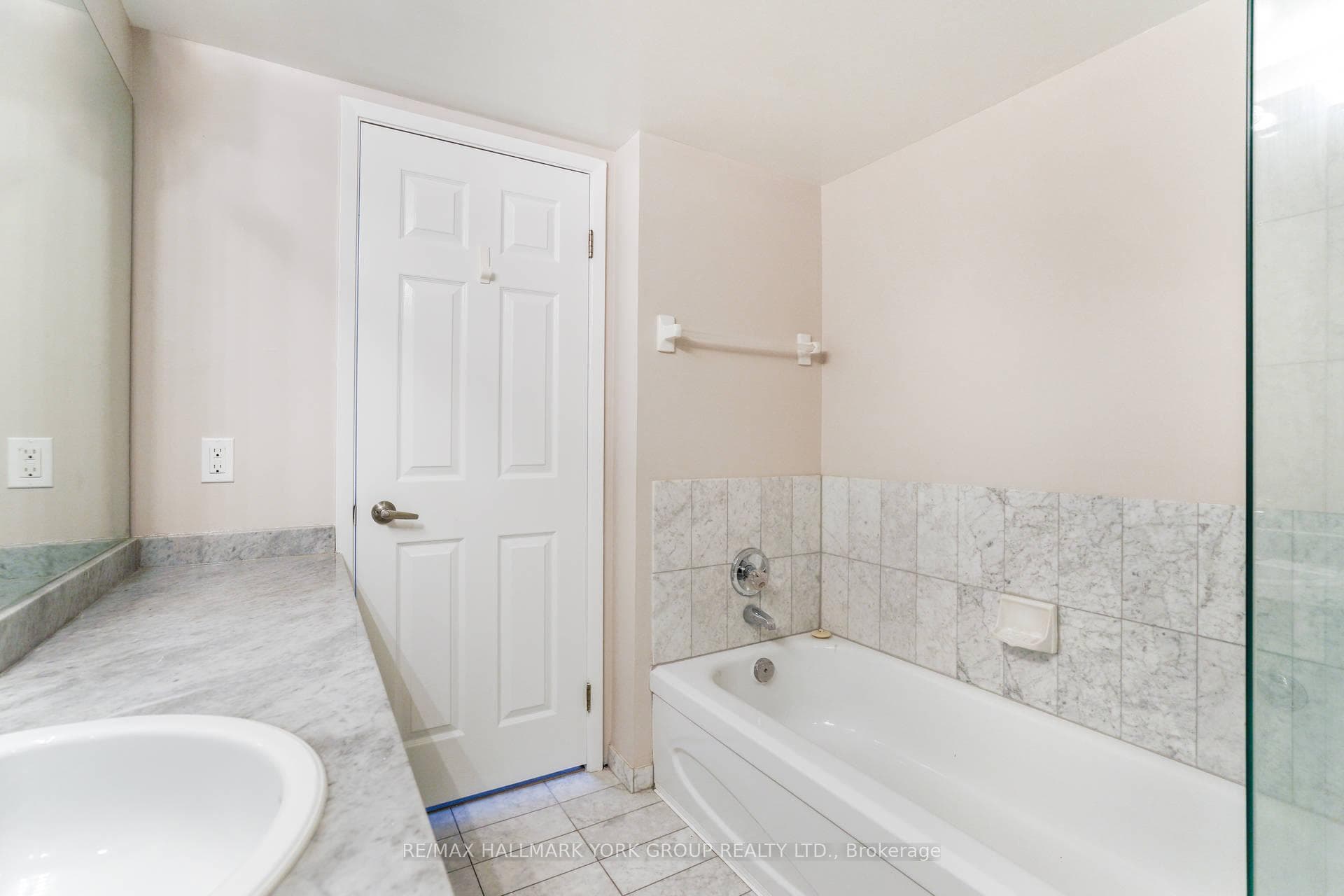 7 Concorde Place Unit 1202 photo 27
