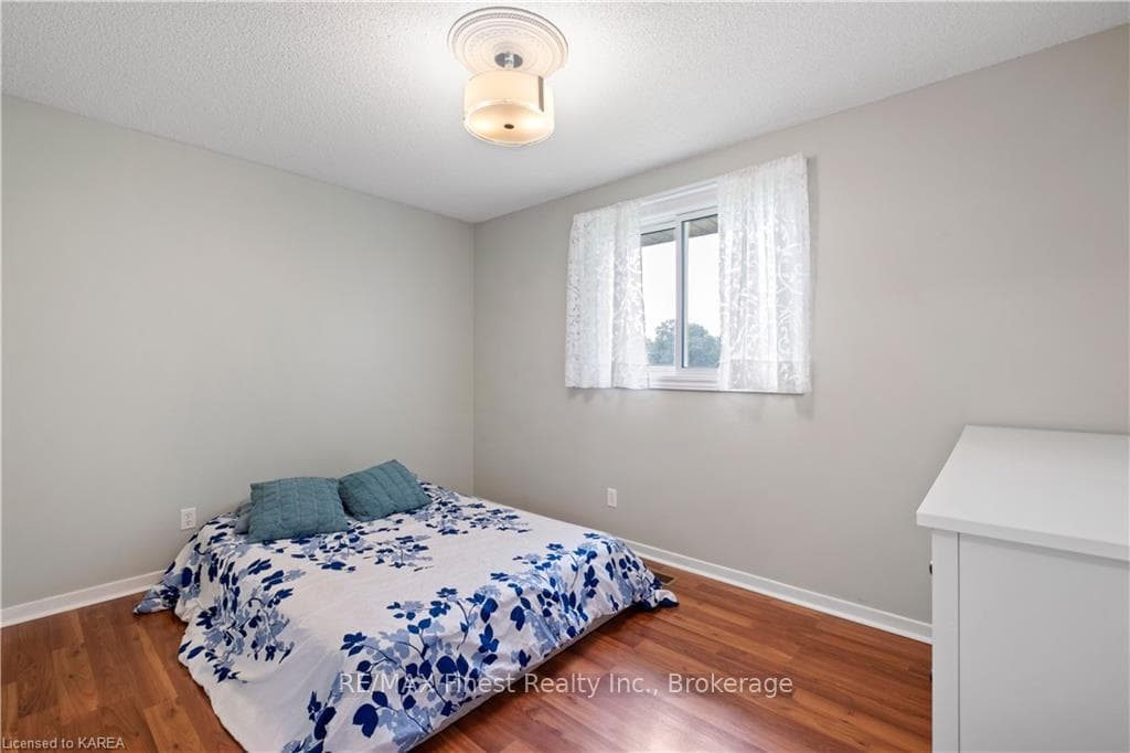 1235 CARMIL Boulevard photo 16