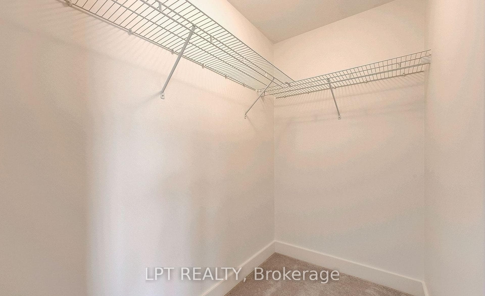 795 Freeport Street photo 9