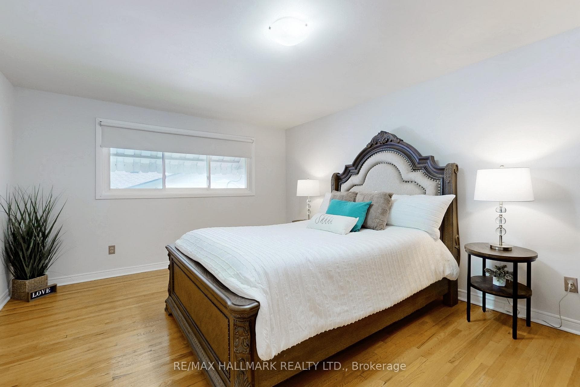 690 Adelaide Avenue photo 17
