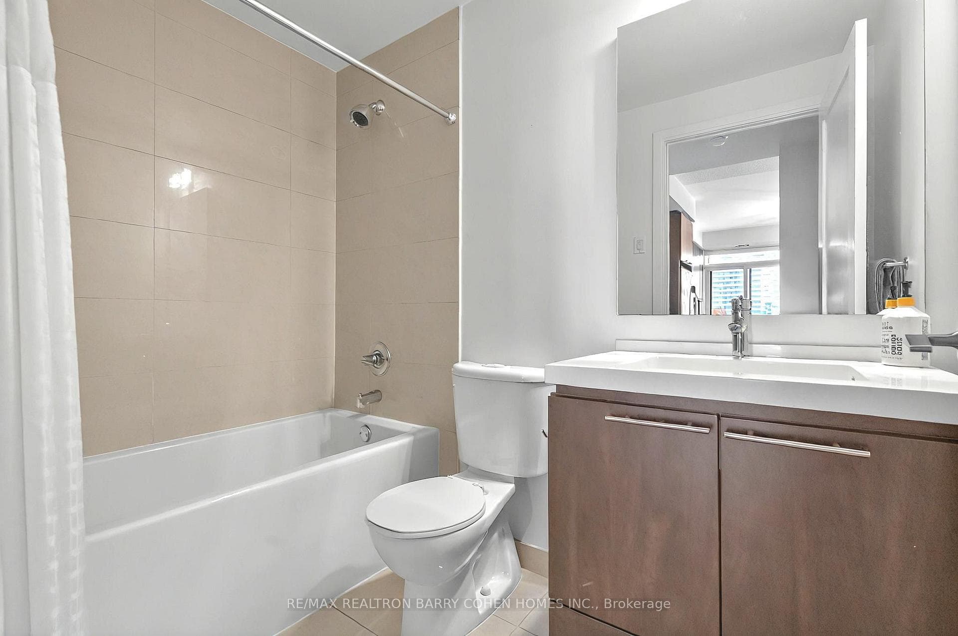 70 Roehampton Avenue Unit 1414 photo 17