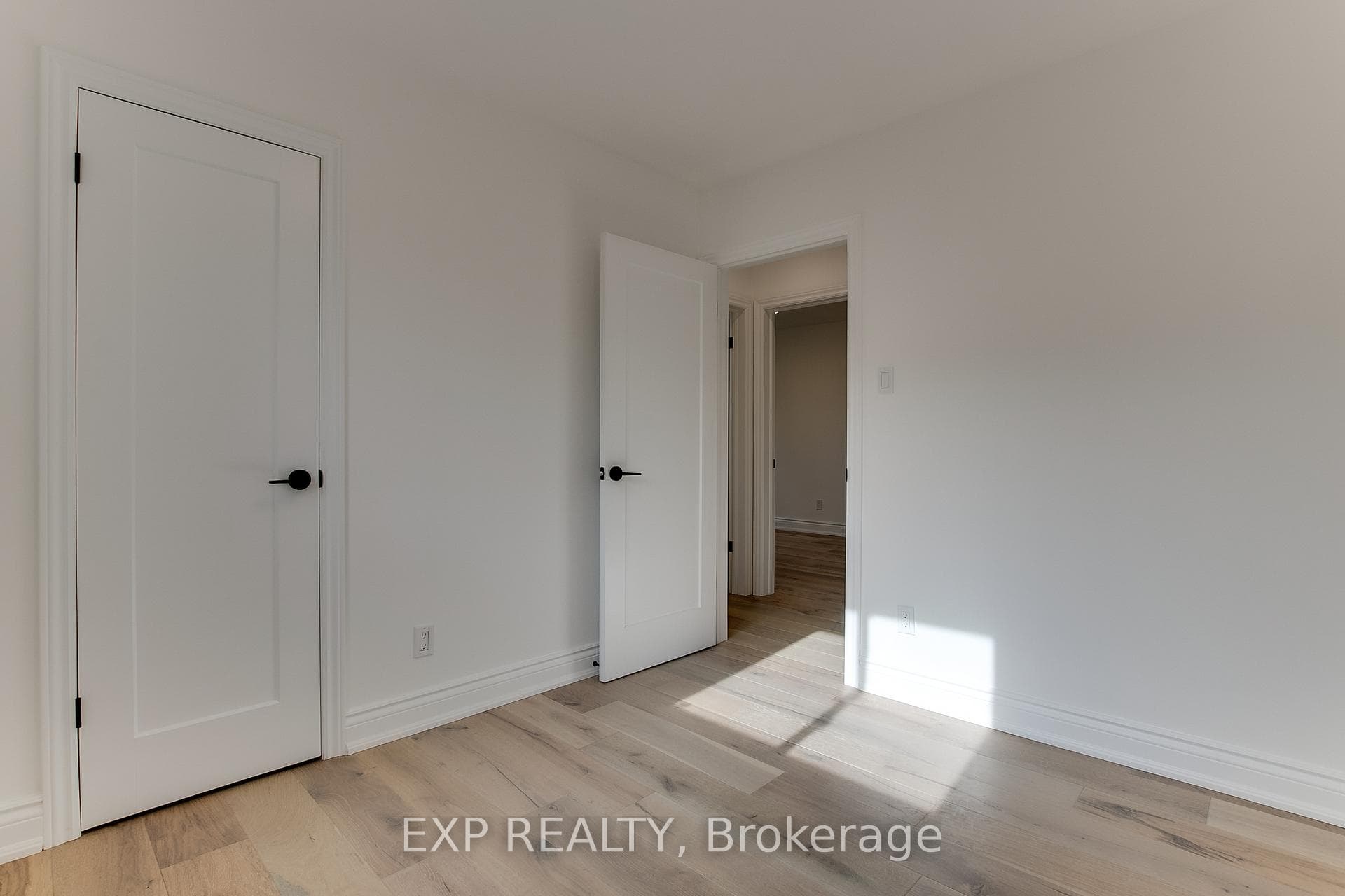 16 Stephenfrank Road Unit Main photo 21