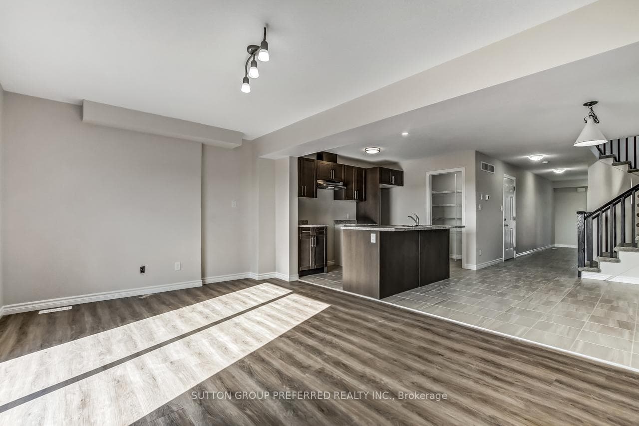 371 KENNINGTON Way photo 10
