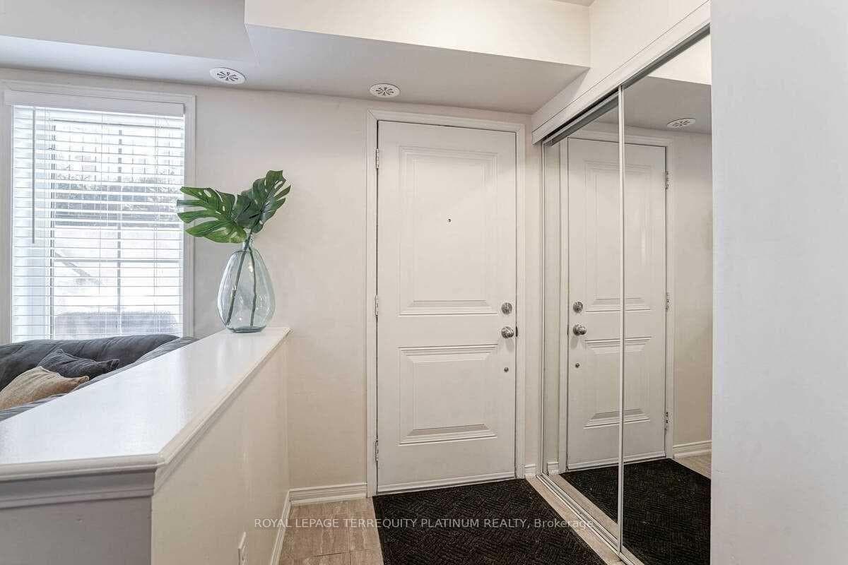 2468 Post Road Unit 23 photo 2