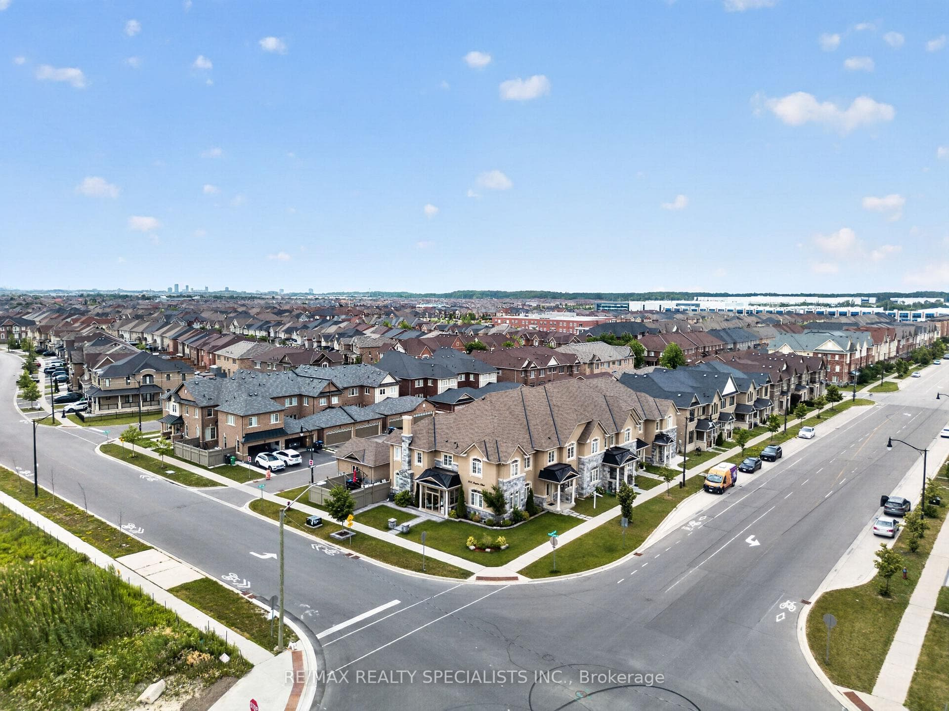 261 INSPIRE Boulevard photo 3