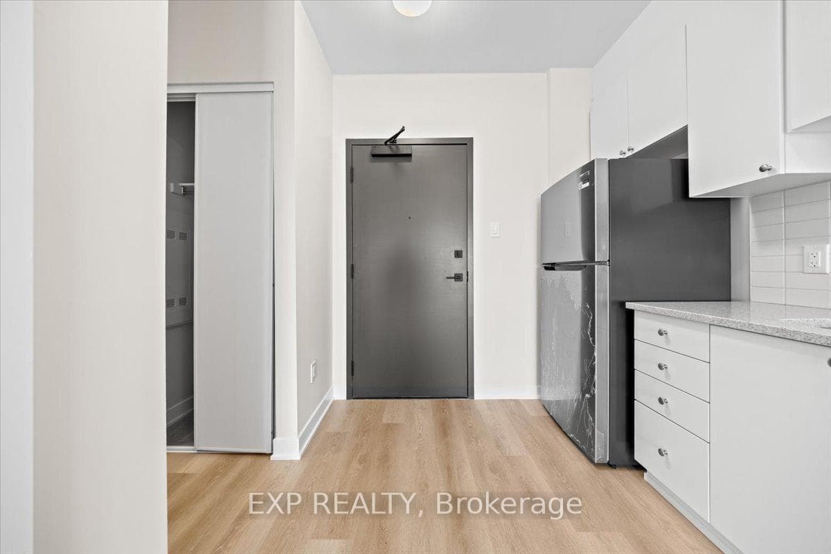 2376 Tenth Line Unit 209 photo 2