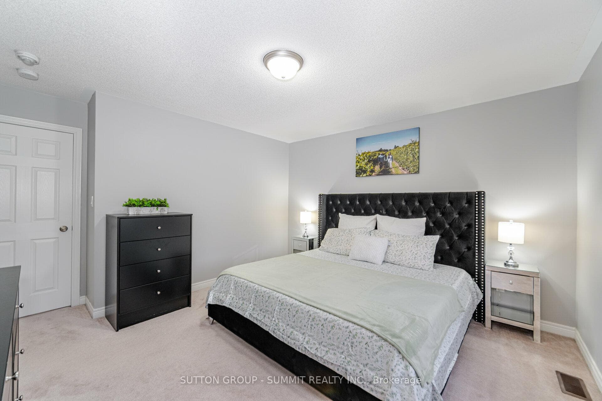 28 Sharpe Crescent photo 22