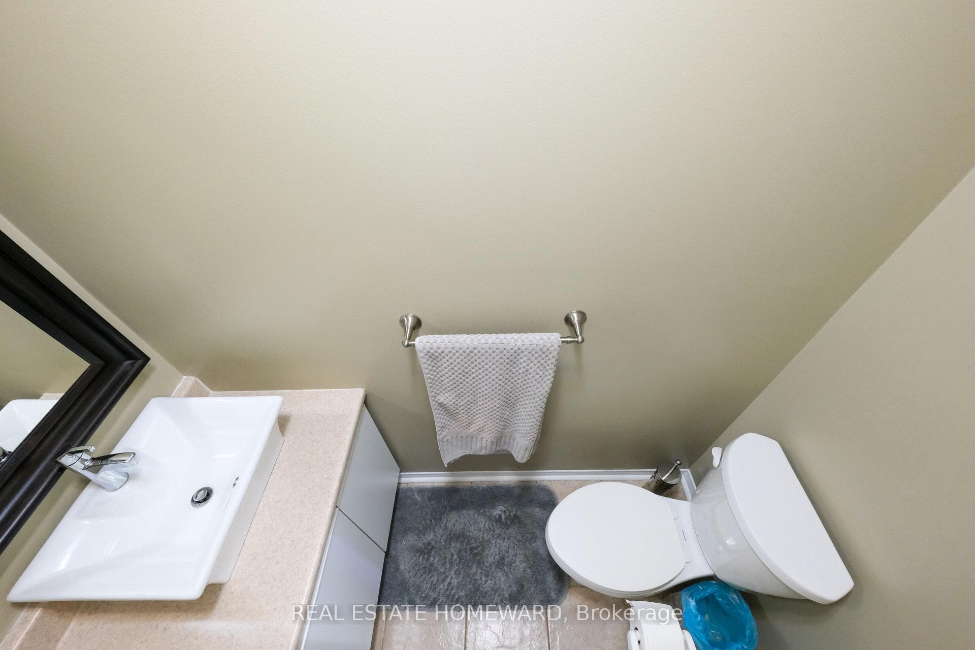 1283 Vincent Crescent photo 30