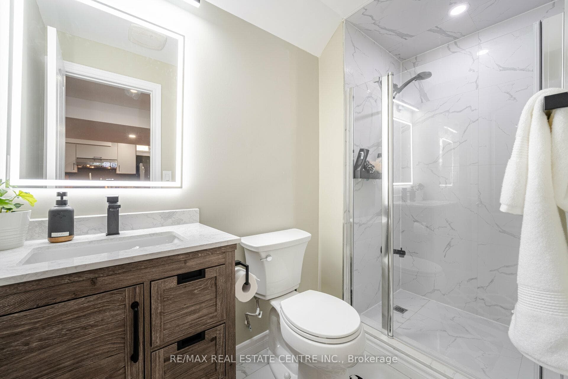 1725 Shelburne Street photo 47