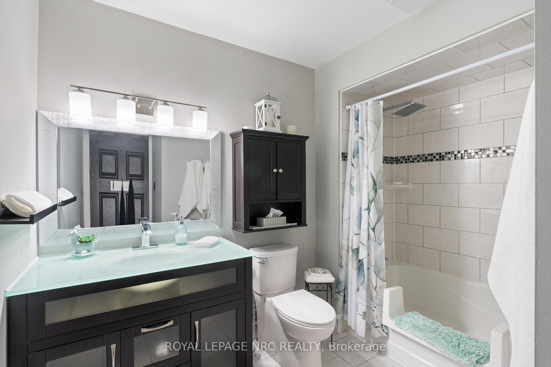 Beautifully Updated Bathroom!