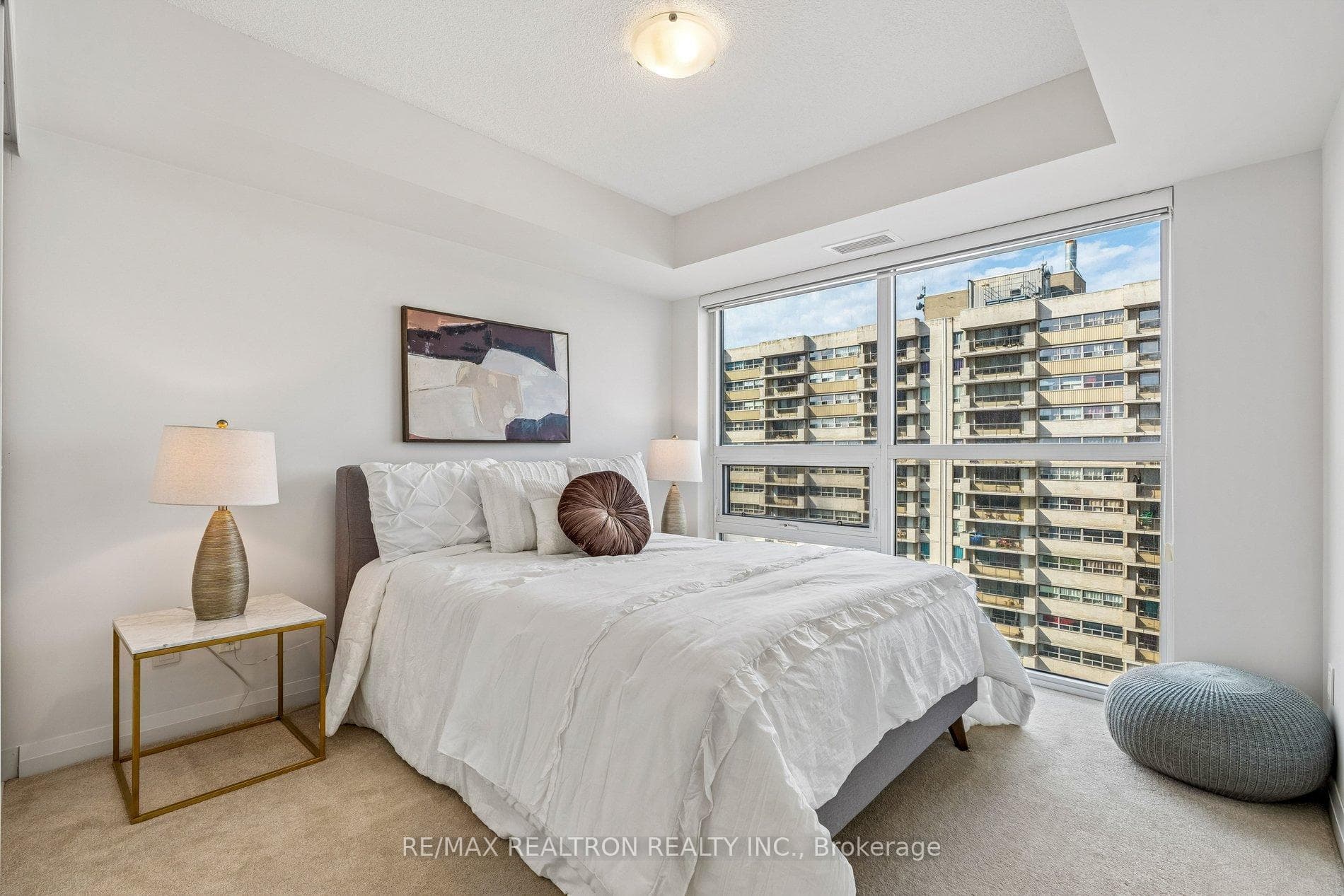 30 Meadowglen Place Unit 1503 photo 2