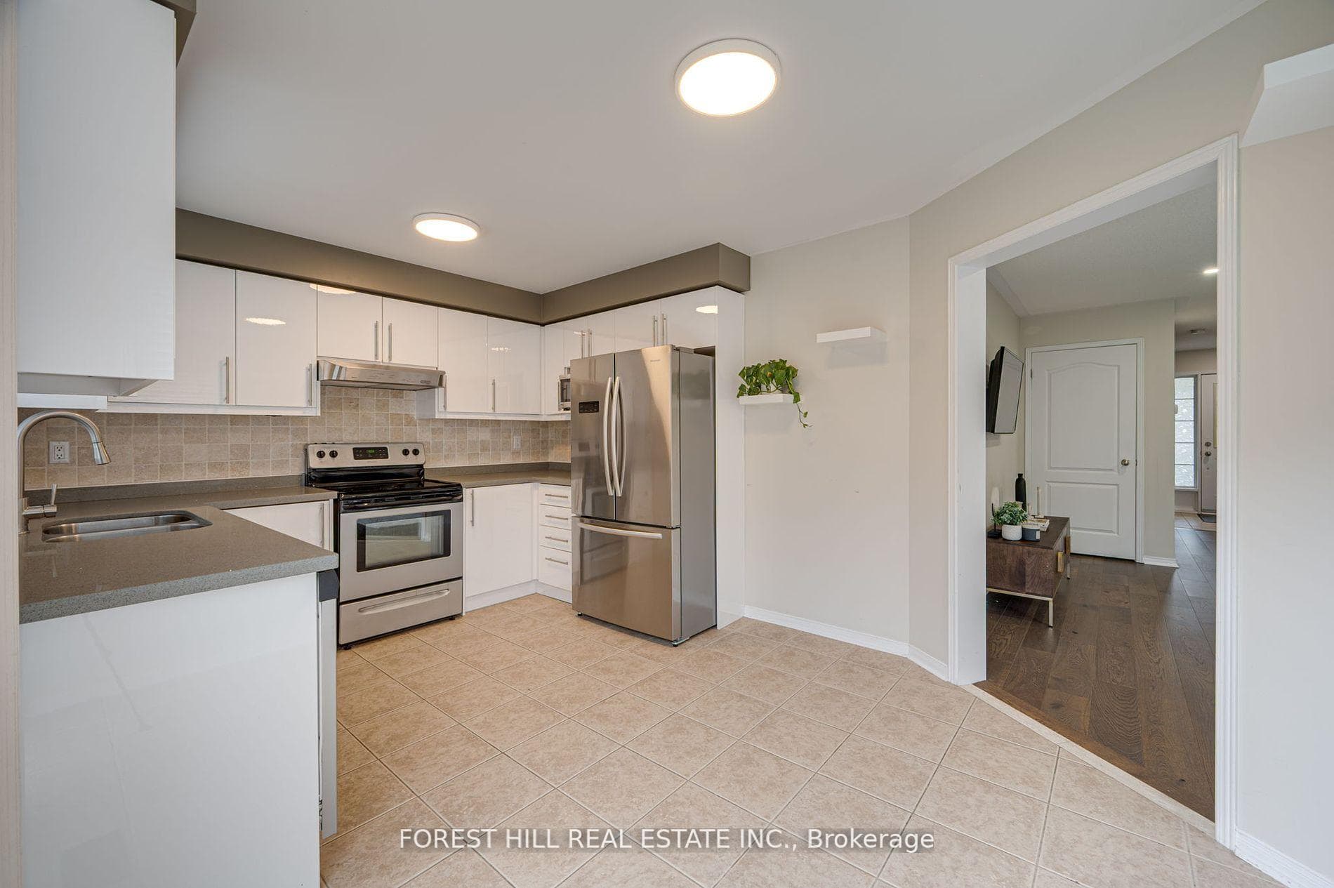 186 Gail Parks Crescent photo 8