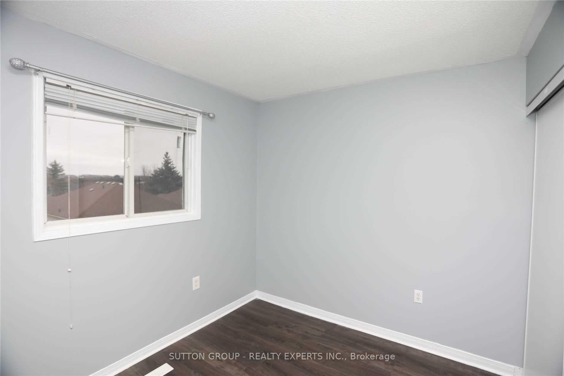 8 Eastview Crescent photo 15