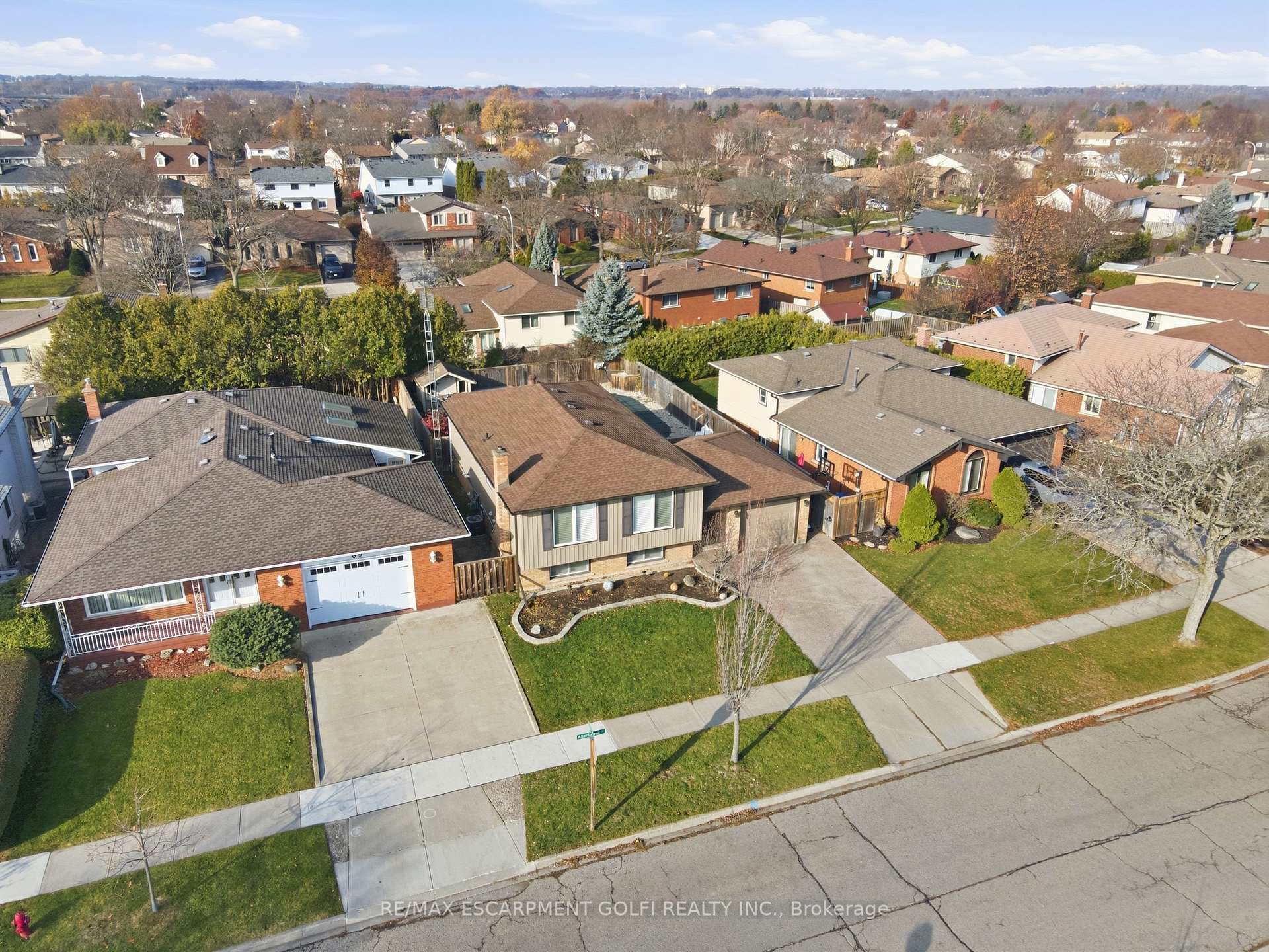 71 ALLANBROOK Street photo 39