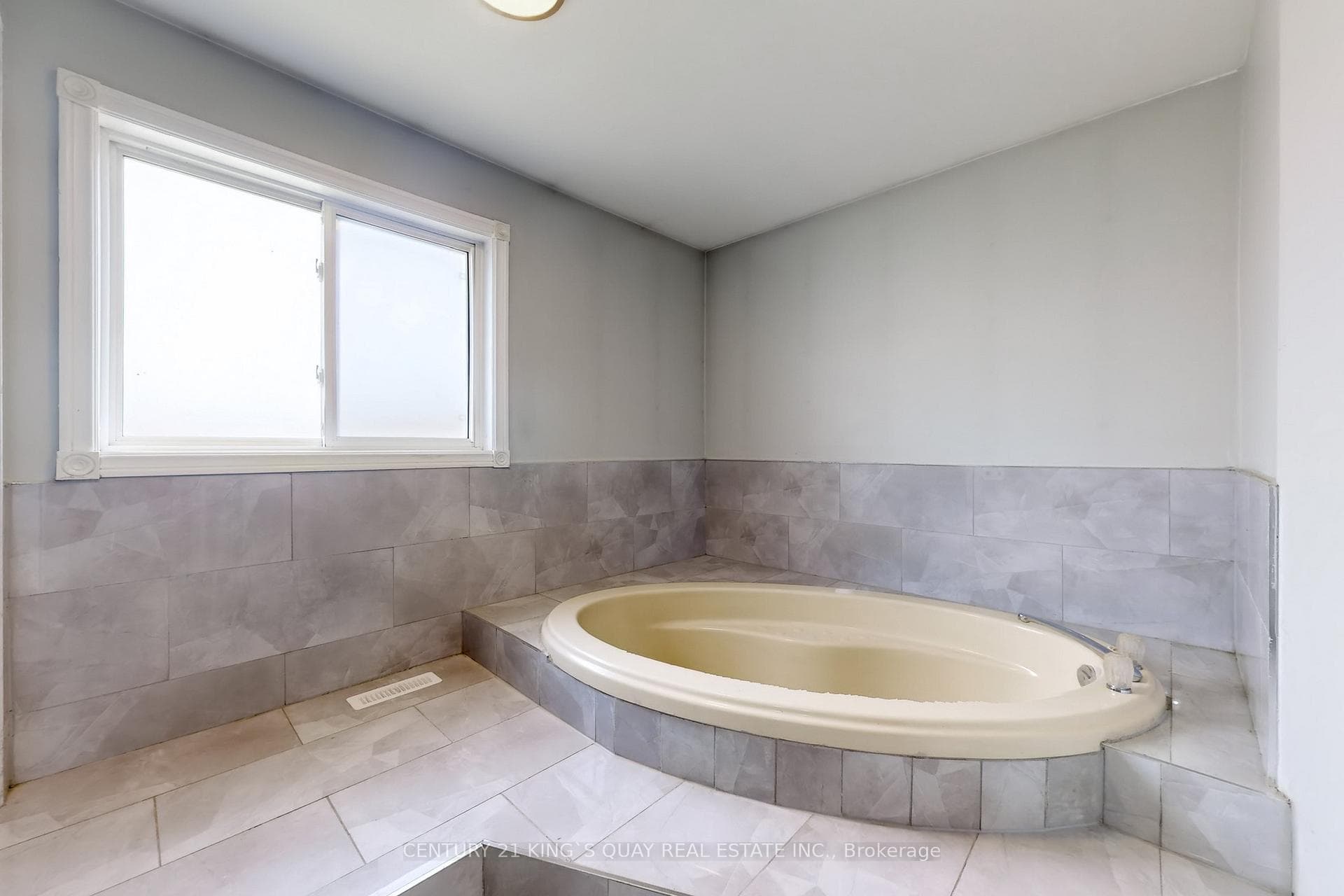 9 Horseshoe Crescent photo 23