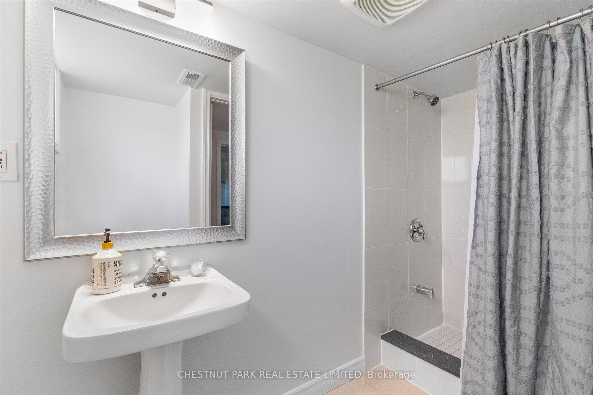 123 Wesley Street photo 17