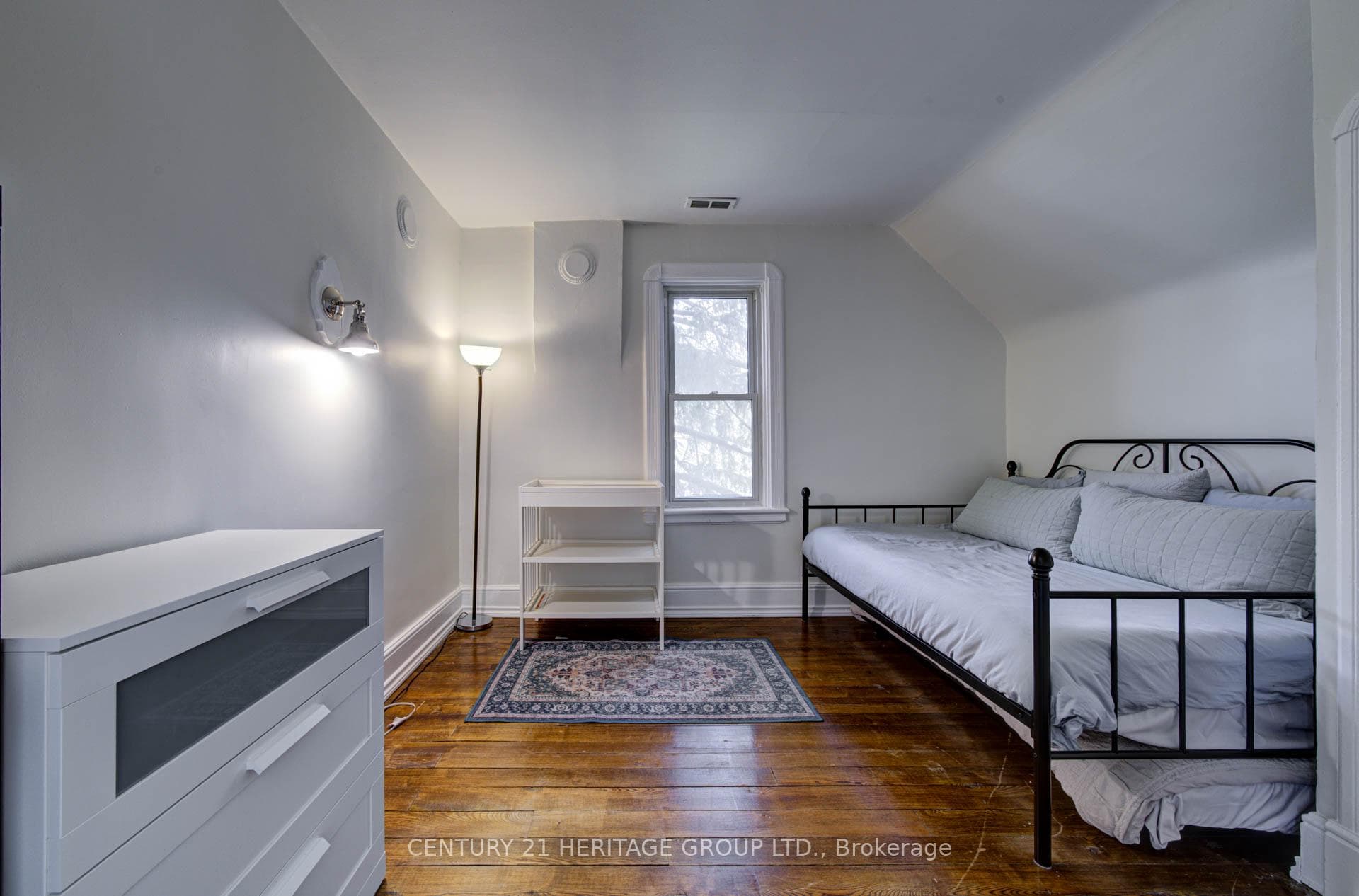 2107 Victoria Street photo 13