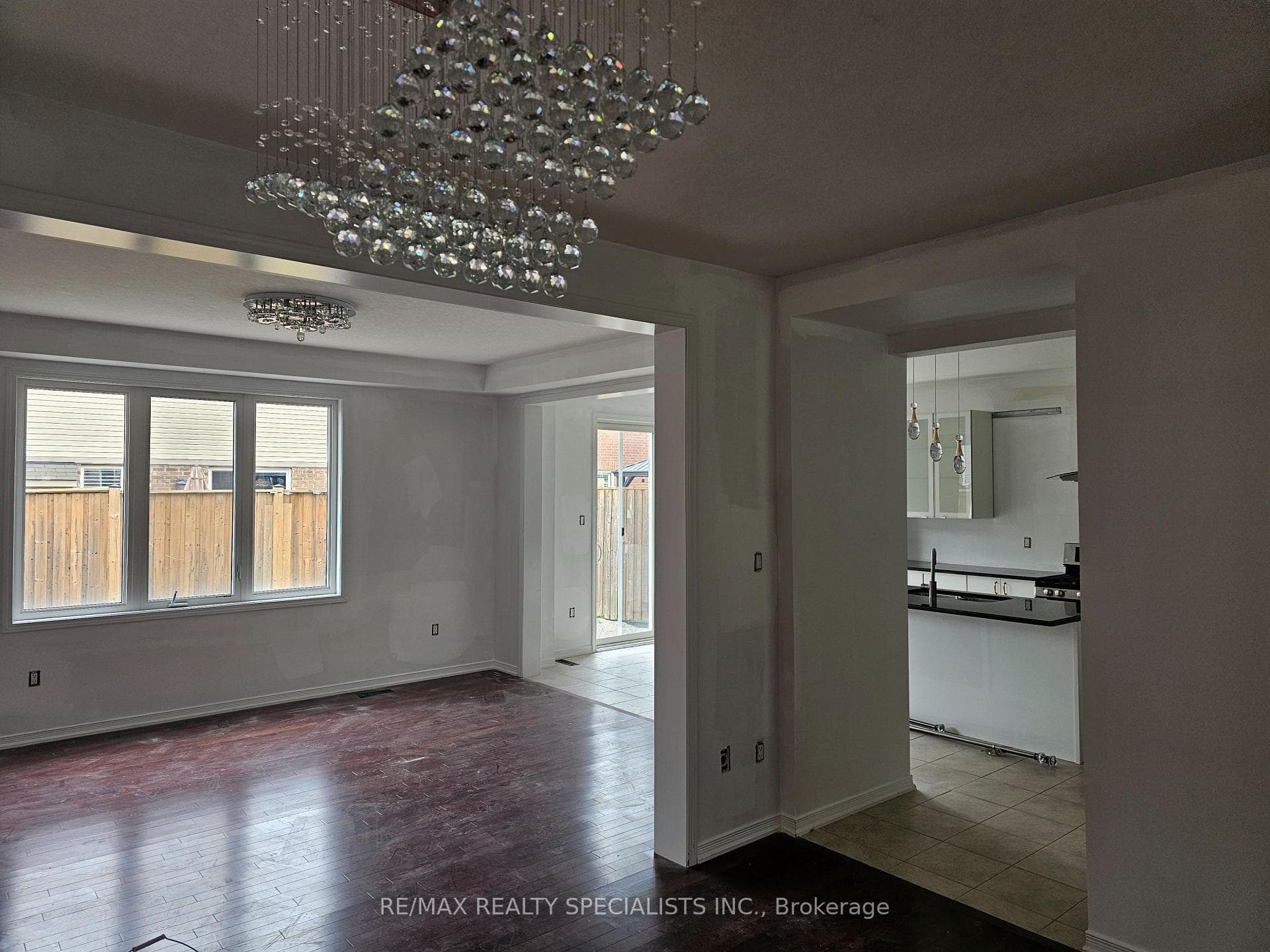 243 Seabrook Drive photo 3