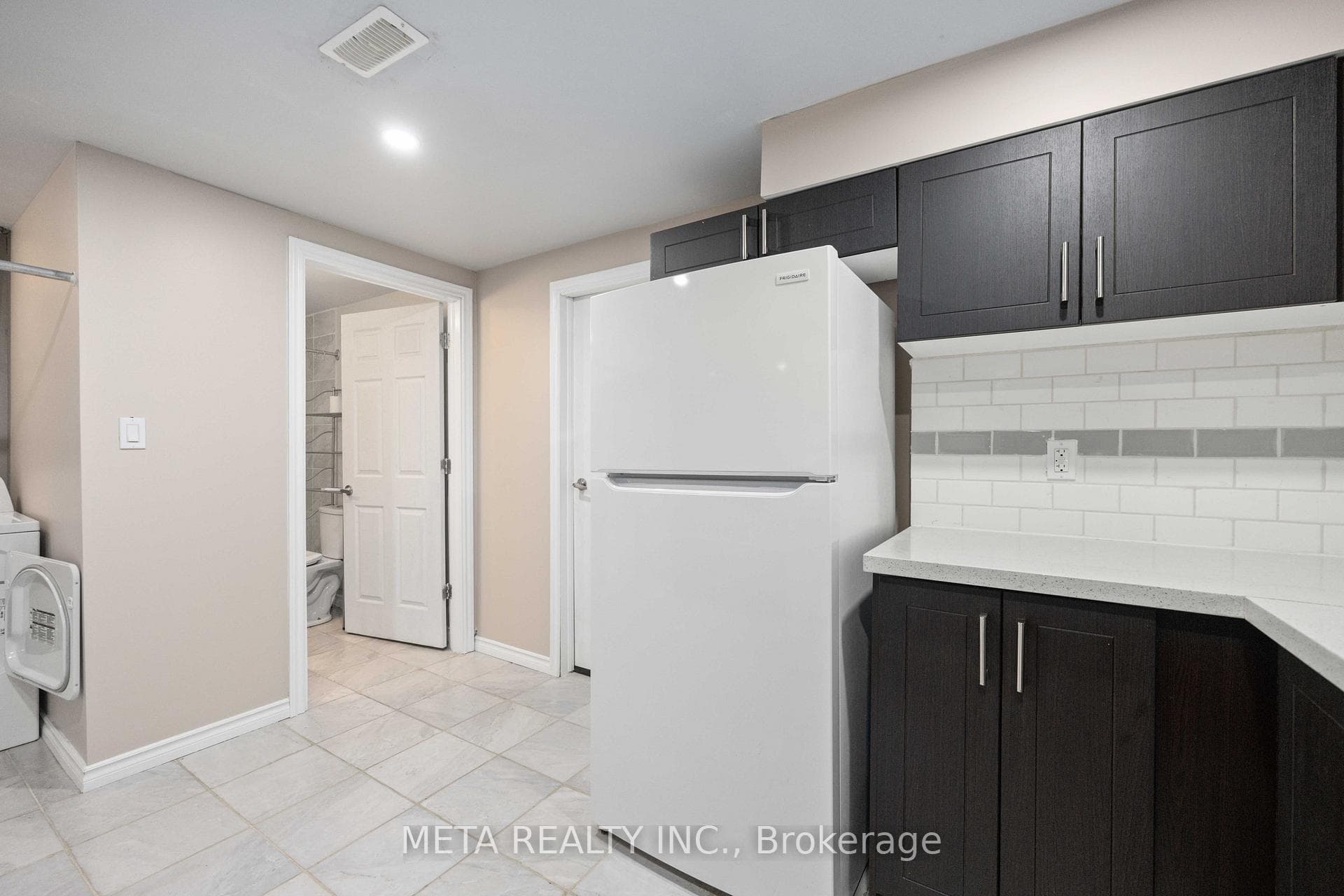220 Bassett Boulevard Unit (Bsmt) photo 21