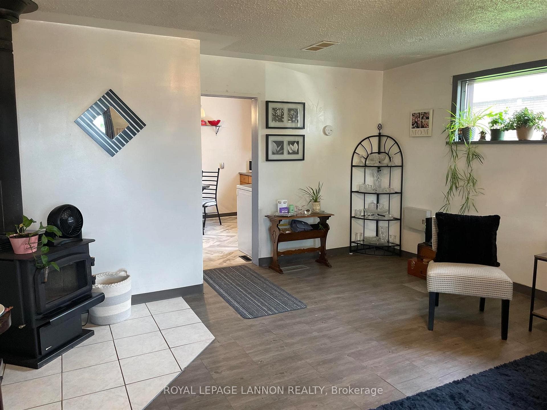 910 Alberta Street photo 4