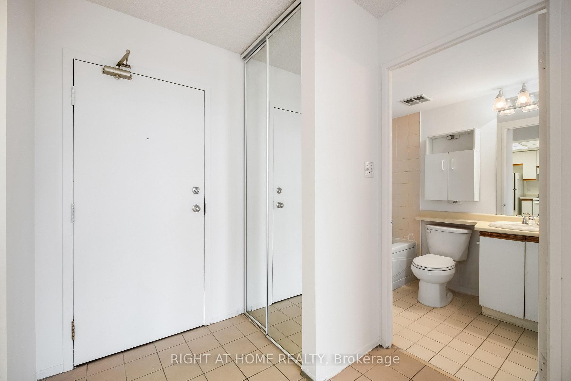 1470 Midland Avenue Unit 203 photo 2