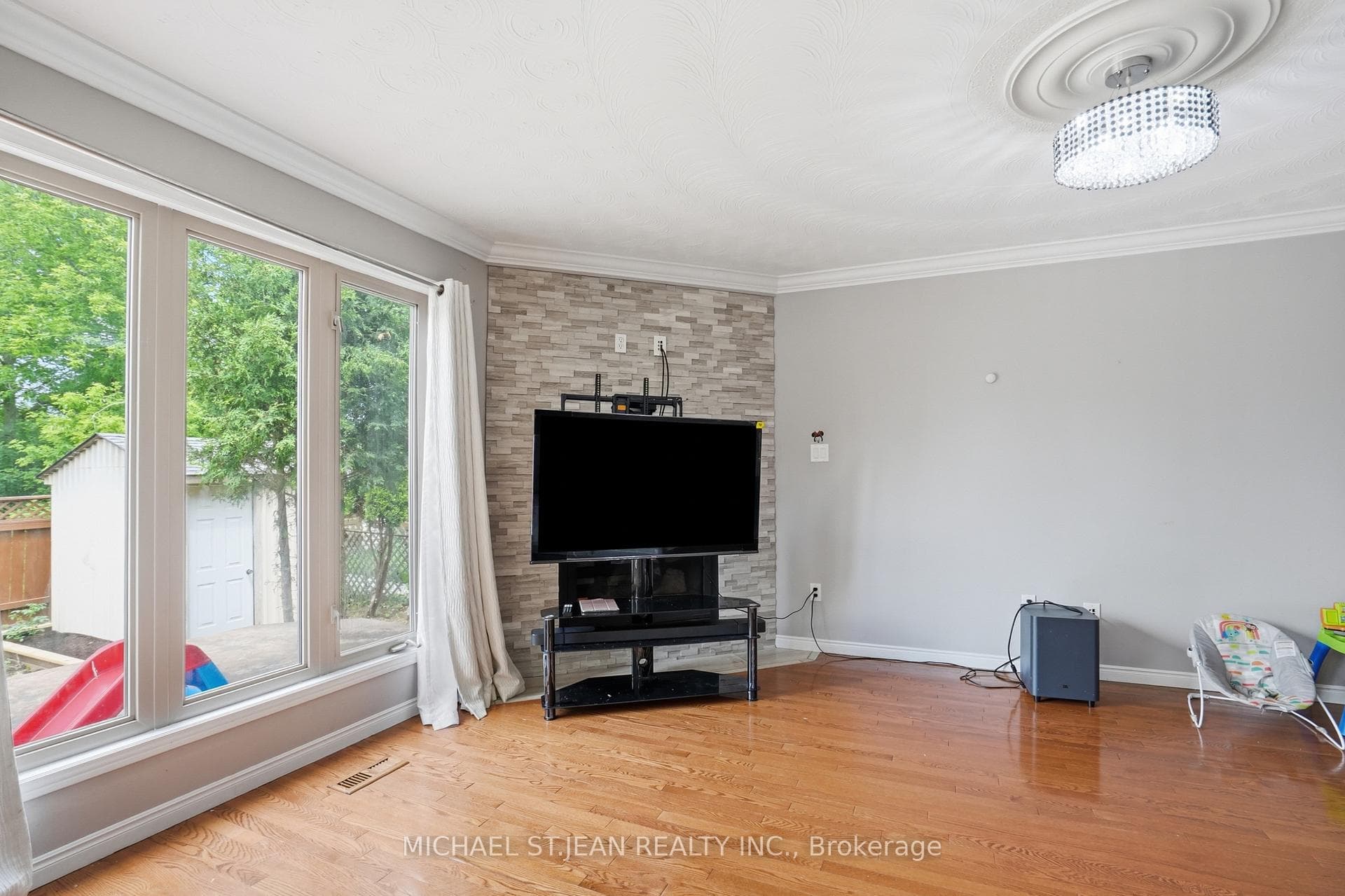 111 Aubrey Avenue photo 19
