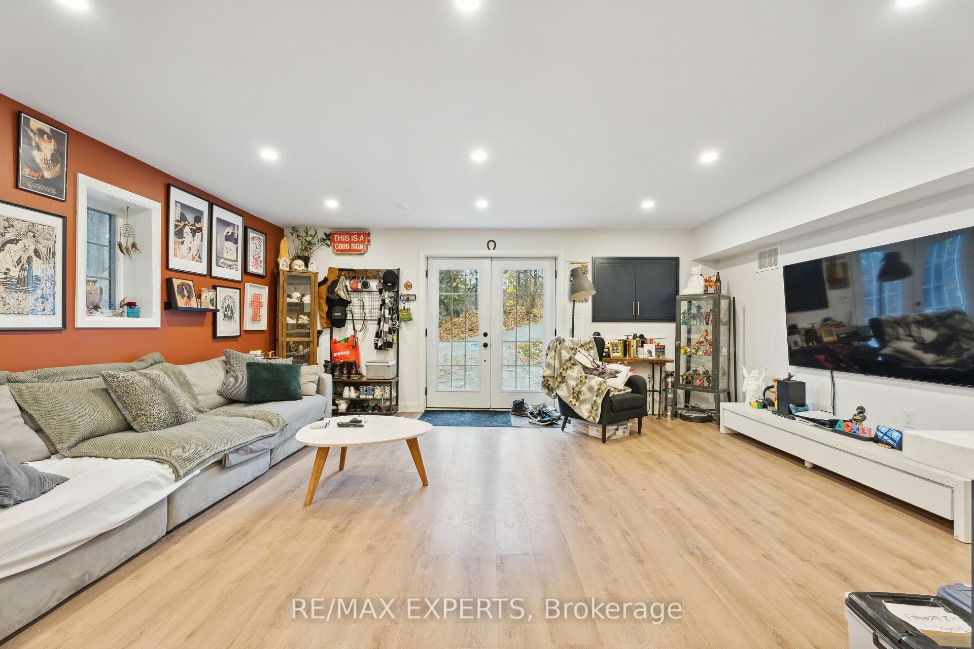 15133 Dufferin Street photo 30