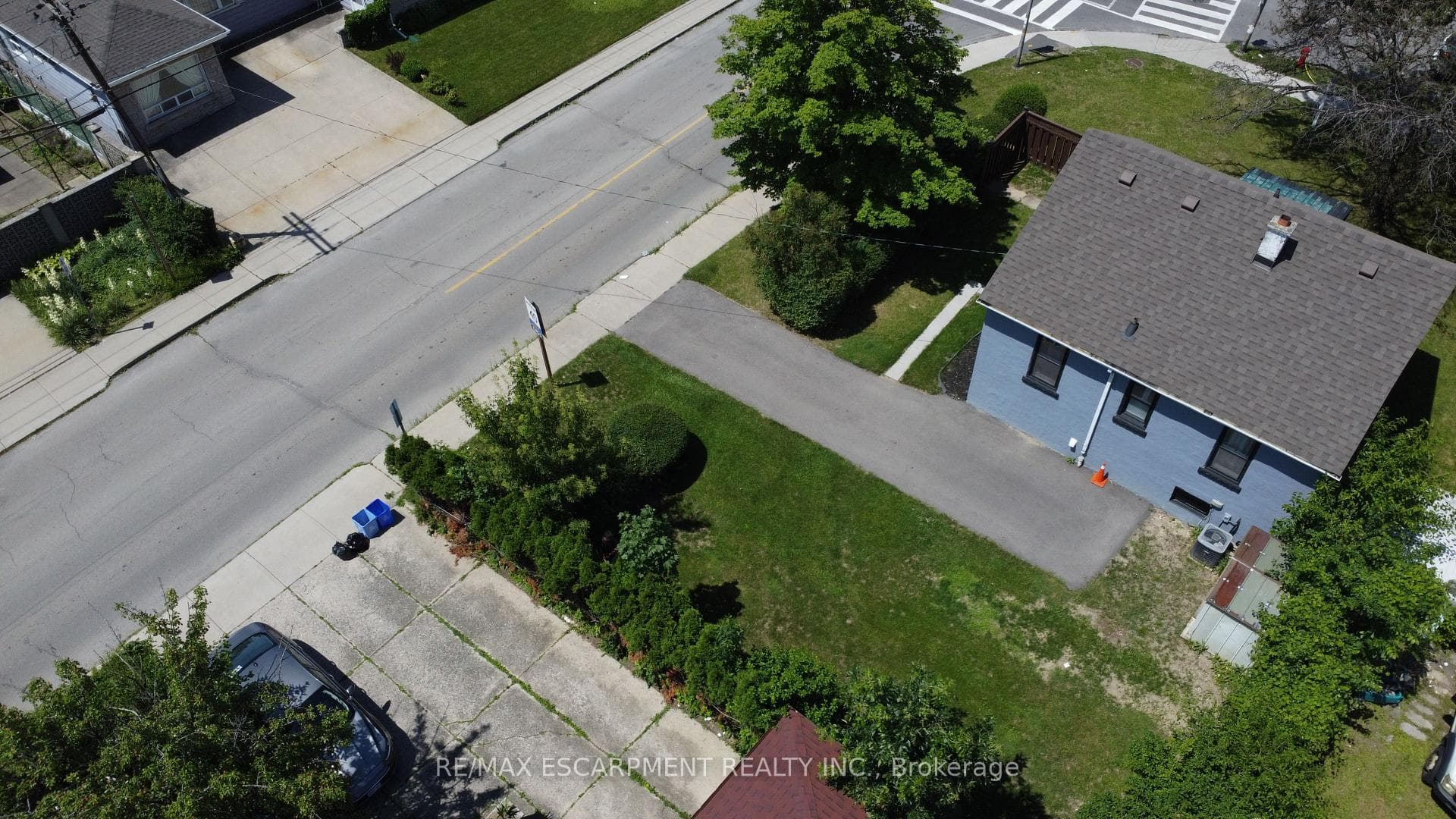 691 Upper James Street photo 29