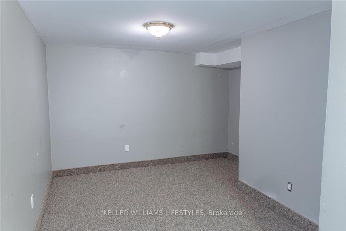 88 Dudley Crescent photo 25