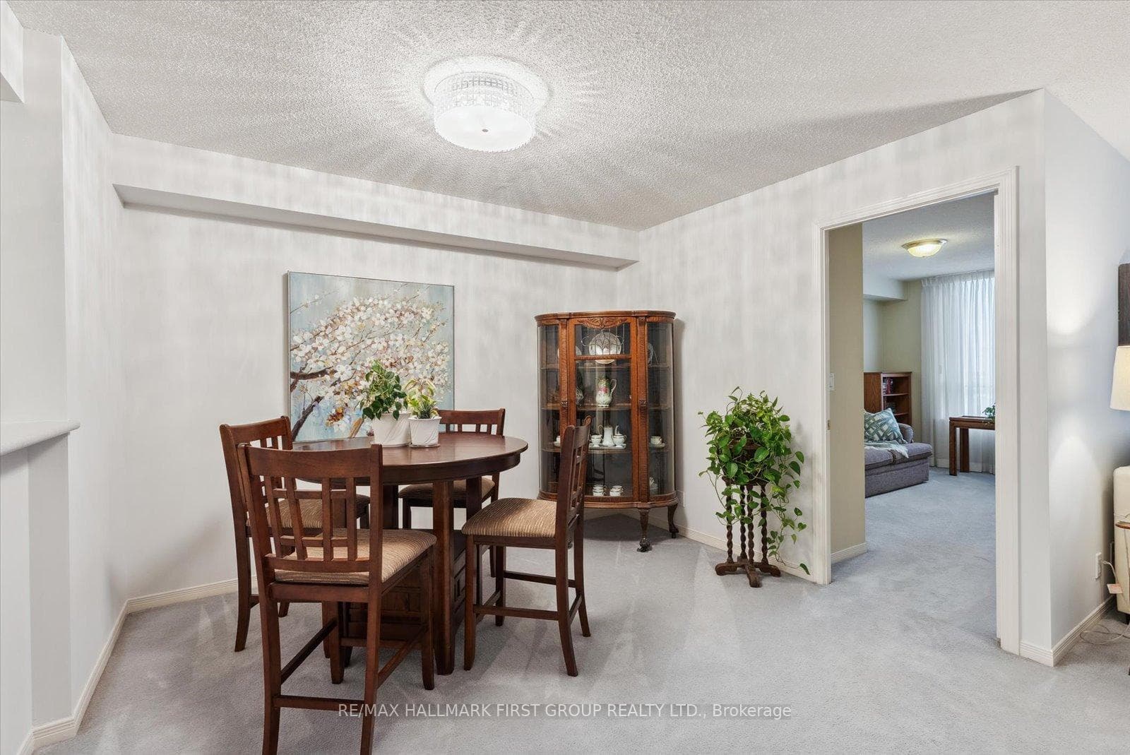 1000 The Esplanade N/A Unit 1607 photo 2