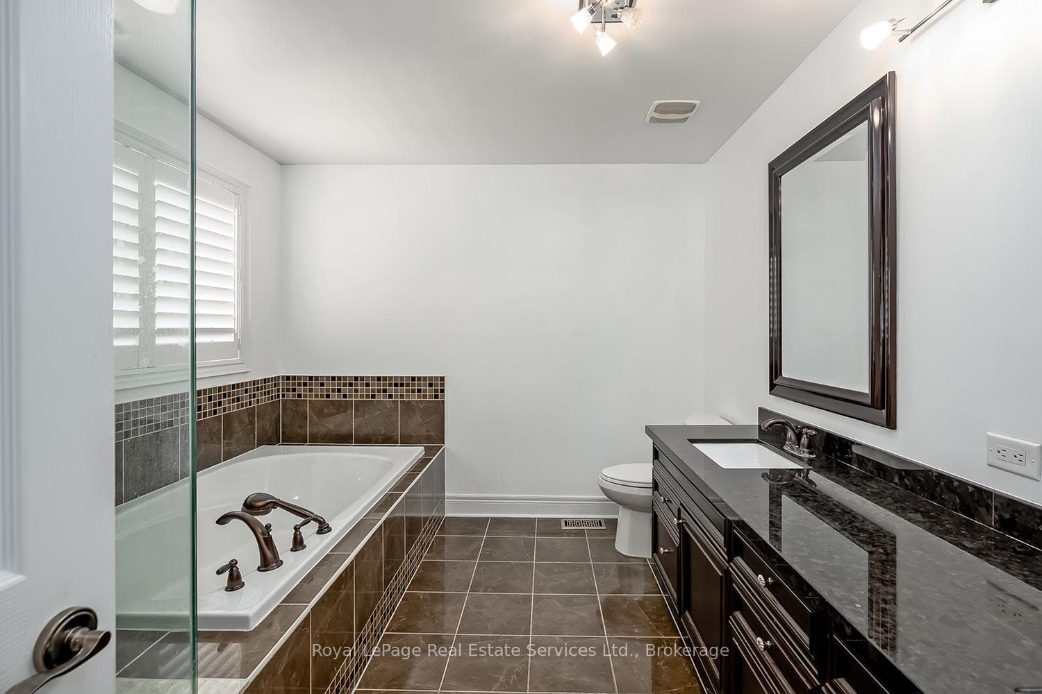 5447 Freshwater Drive photo 25