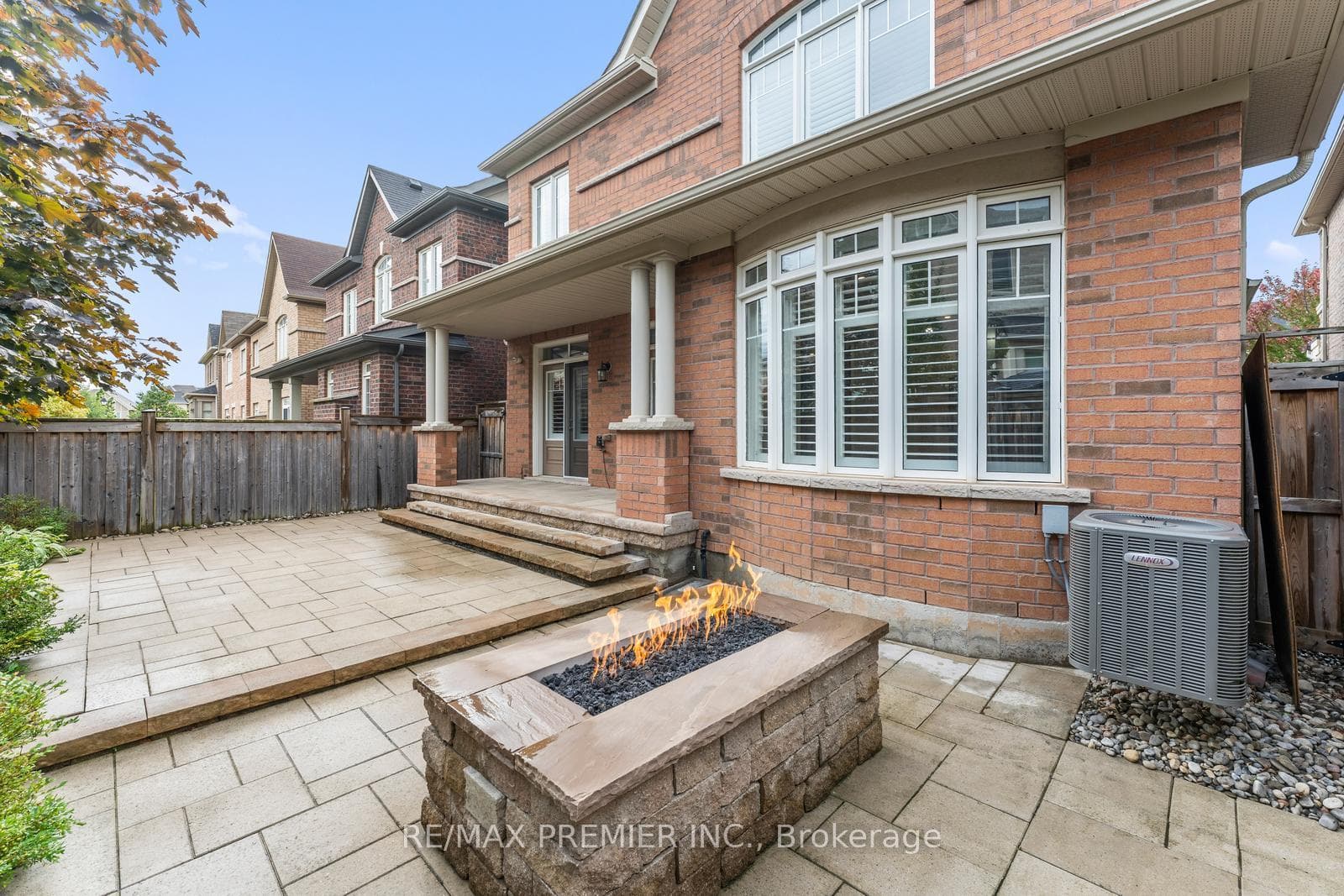 71 Hoey Crescent photo 43